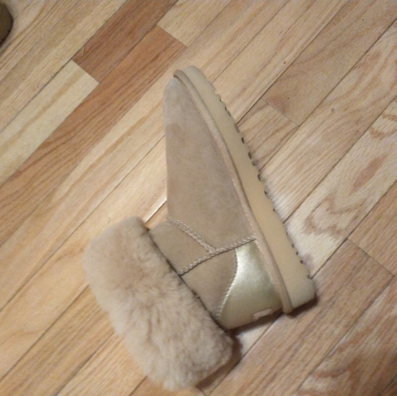 UGG - Picture 6 of 6